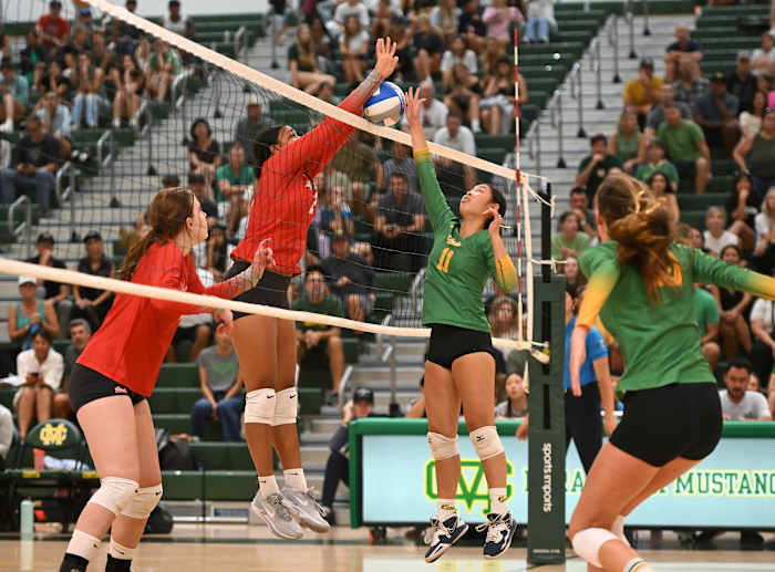 Hayden Lin (11) at the net